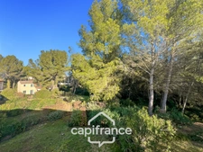 DOMAINE de PONT ROYAL, rental investment of a charming 45 m2 family bastidon, renovated and maintained, on one floor, comprising 2 bedrooms, garden and parking space