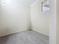 Domaine de Pont Royal  rez de jardin Appartement rénové et climatisé  de 43 m² avec terrasse, jardin et vue lac, place parking 