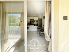 Renovated and air-conditioned 40m2 ground-floor apartment with one bedroom and shower room, covered terrace, and access to a private residential swimming pool.