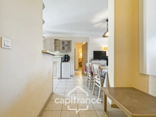 Domaine de Pont royal, BEAUTIFUL APARTMENT of 56.7 m2 top floor, terrace with unobstructed view, swimming pool in residence.