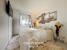 DOMAINE DE PONT ROYAL – FAMILY HOME with 80 m2 of living space, 3 bedrooms, 1 bathroom, 1 shower room, garden, covered terrace, residential swimming pool, private parking space 