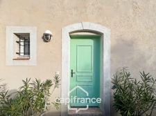 DOMAINE de PONT ROYAL, rental investment of a charming 45 m2 family bastidon, renovated and maintained, on one floor, comprising 2 bedrooms, garden and parking space