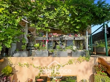 DOMAINE DE PONT ROYAL – FAMILY HOME with 80 m2 of living space, 3 bedrooms, 1 bathroom, 1 shower room, garden, covered terrace, residential swimming pool, private parking space 
