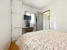 Domaine et golf de Pont Royal, appartement rare en angle et en rez-de-jardin de 42 m2 , 1 chambre double et une chambre lits supperposés , place de stationnement