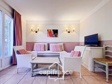 DOMAINE de PONT ROYAL, rental investment of a charming 45 m2 family bastidon, renovated and maintained, on one floor, comprising 2 bedrooms, garden and parking space