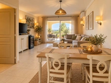Domaine de Pont royal, BEL APPARTEMENT de 57 m2 1er étage avec ascenseur ,  deux chambres, terrasse vue dégagée, piscine en résidence.