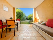 appartement REZ de JARDIN,résidence du lac, 31 m2, chambre ouverte, grande salle de douche, rangements, cave collective. 