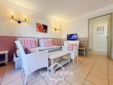 DOMAINE de PONT ROYAL, rental investment of a charming 45 m2 family bastidon, renovated and maintained, on one floor, comprising 2 bedrooms, garden and parking space