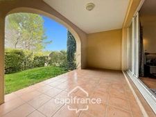 Domaine et golf de Pont Royal, appartement rare en angle et en rez-de-jardin de 42 m2 , 1 chambre double et une chambre lits supperposés , place de stationnement
