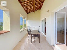 Domaine de Pont royal, spacieux et lumineux appartement de 41 m2,belle vue, localisé en angle, une chambre,  grande loggia terrasse, place de parking  sous la résidence 