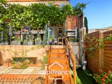 DOMAINE DE PONT ROYAL – FAMILY HOME with 80 m2 of living space, 3 bedrooms, 1 bathroom, 1 shower room, garden, covered terrace, residential swimming pool, private parking space 