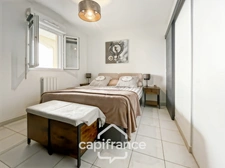 Appartement 40m2 rénové et climatisé, en rez de jardin , une chambre et sa salle de douche, sa terrasse couverte ,, piscine résidentielle intimiste