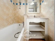 DOMAINE de PONT ROYAL, rental investment of a charming 45 m2 family bastidon, renovated and maintained, on one floor, comprising 2 bedrooms, garden and parking space