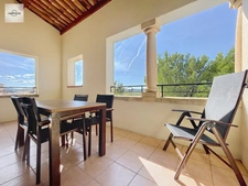 Domaine de Pont royal, spacieux et lumineux appartement de 41 m2,belle vue, localisé en angle, une chambre,  grande loggia terrasse, place de parking  sous la résidence 