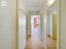 Domaine de Pont royal, spacieux et lumineux appartement de 41 m2,belle vue, localisé en angle, une chambre,  grande loggia terrasse, place de parking  sous la résidence 