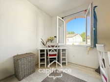 DOMAINE DE PONT ROYAL – FAMILY HOME with 80 m2 of living space, 3 bedrooms, 1 bathroom, 1 shower room, garden, covered terrace, residential swimming pool, private parking space 