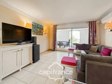 Domaine de Pont royal, BEAUTIFUL APARTMENT of 56.7 m2 top floor, terrace with unobstructed view, swimming pool in residence.