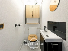 Appartement 40m2 rénové et climatisé, en rez de jardin , une chambre et sa salle de douche, sa terrasse couverte ,, piscine résidentielle intimiste