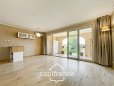 Domaine et golf de Pont Royal appartement  climatisé résidence du  lac de 43 m2 , vue lac , terrasse loggia exposition sud , place de parking , cave collective  