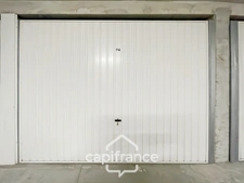 Appartement 40m2 rénové et climatisé, en rez de jardin , une chambre et sa salle de douche, sa terrasse couverte ,, piscine résidentielle intimiste