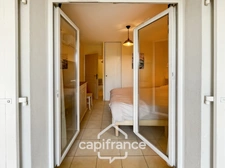 Domaine de Pont royal, BEAUTIFUL APARTMENT of 56.7 m2 top floor, terrace with unobstructed view, swimming pool in residence.