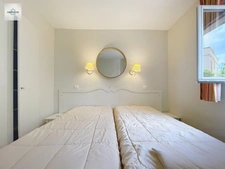 Domaine de Pont royal, spacieux et lumineux appartement de 41 m2,belle vue, localisé en angle, une chambre,  grande loggia terrasse, place de parking  sous la résidence 