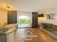 Domaine et golf de Pont Royal, appartement rare en angle et en rez-de-jardin de 42 m2 , 1 chambre double et une chambre lits supperposés , place de stationnement