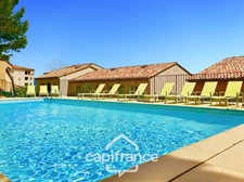 DOMAINE DE PONT ROYAL – FAMILY HOME with 80 m2 of living space, 3 bedrooms, 1 bathroom, 1 shower room, garden, covered terrace, residential swimming pool, private parking space 