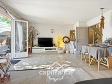 DOMAINE DE PONT ROYAL – FAMILY HOME with 80 m2 of living space, 3 bedrooms, 1 bathroom, 1 shower room, garden, covered terrace, residential swimming pool, private parking space 