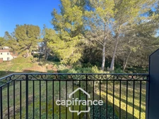 DOMAINE de PONT ROYAL, rental investment of a charming 45 m2 family bastidon, renovated and maintained, on one floor, comprising 2 bedrooms, garden and parking space
