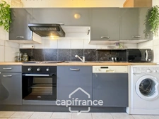 DOMAINE DE PONT ROYAL – FAMILY HOME with 80 m2 of living space, 3 bedrooms, 1 bathroom, 1 shower room, garden, covered terrace, residential swimming pool, private parking space 