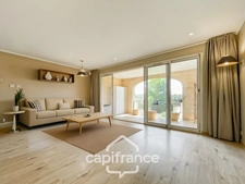 Domaine et golf de Pont Royal appartement  climatisé résidence du  lac de 43 m2 , vue lac , terrasse loggia exposition sud , place de parking , cave collective  