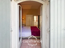 DOMAINE de PONT ROYAL, rental investment of a charming 45 m2 family bastidon, renovated and maintained, on one floor, comprising 2 bedrooms, garden and parking space