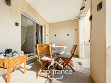 Appartement 40m2 rénové et climatisé, en rez de jardin , une chambre et sa salle de douche, sa terrasse couverte ,, piscine résidentielle intimiste
