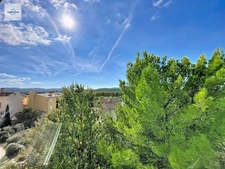 Domaine de Pont royal, spacieux et lumineux appartement de 41 m2,belle vue, localisé en angle, une chambre,  grande loggia terrasse, place de parking  sous la résidence 