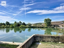 Appartement en Rez-de-jardin entièrement rénové vue LAC , 2 chambres , Climatisé avec Place de Parking 