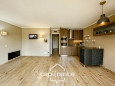 Domaine et golf de Pont Royal appartement  climatisé résidence du  lac de 43 m2 , vue lac , terrasse loggia exposition sud , place de parking , cave collective  
