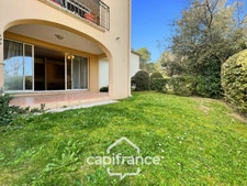 Domaine et golf de Pont Royal, appartement rare en angle et en rez-de-jardin de 42 m2 , 1 chambre double et une chambre lits supperposés , place de stationnement