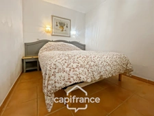Domaine et golf de Pont Royal, appartement rare en angle et en rez-de-jardin de 42 m2 , 1 chambre double et une chambre lits supperposés , place de stationnement