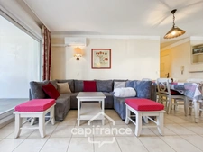 Domaine de Pont royal, BEAUTIFUL APARTMENT of 56.7 m2 top floor, terrace with unobstructed view, swimming pool in residence.