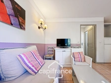 DOMAINE de PONT ROYAL, rental investment of a charming 45 m2 family bastidon, renovated and maintained, on one floor, comprising 2 bedrooms, garden and parking space