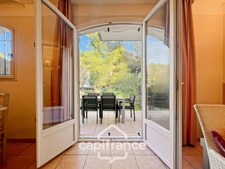 DOMAINE de PONT ROYAL, rental investment of a charming 45 m2 family bastidon, renovated and maintained, on one floor, comprising 2 bedrooms, garden and parking space