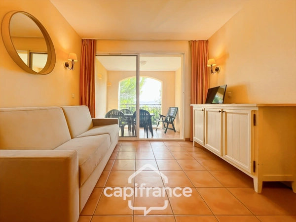 PONT ROYAL EN PROVENCE APPARTEMENT DE  27 M2 VUE LUBERON UNE CHAMBRE MEUBLE EQUIPE