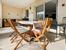 Renovated and air-conditioned 40m2 ground-floor apartment with one bedroom and shower room, covered terrace, and access to a private residential swimming pool.