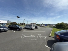 Murs commerciaux récent de 300 M² sur axe très passant (41100)