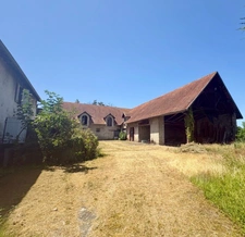 Tarbes – Propriété de caractère avec maison de 184 m² à rénover et près de 1 800 m² de bâtis