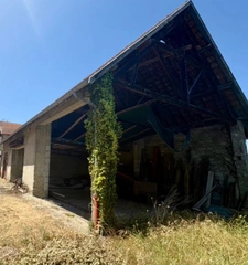 Tarbes – Propriété de caractère avec maison de 184 m² à rénover et près de 1 800 m² de bâtis