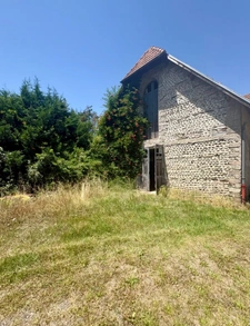 Tarbes – Propriété de caractère avec maison de 184 m² à rénover et près de 1 800 m² de bâtis