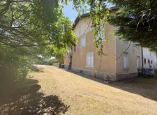 Tarbes – Propriété de caractère avec maison de 184 m² à rénover et près de 1 800 m² de bâtis