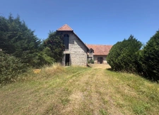 Tarbes – Propriété de caractère avec maison de 184 m² à rénover et près de 1 800 m² de bâtis